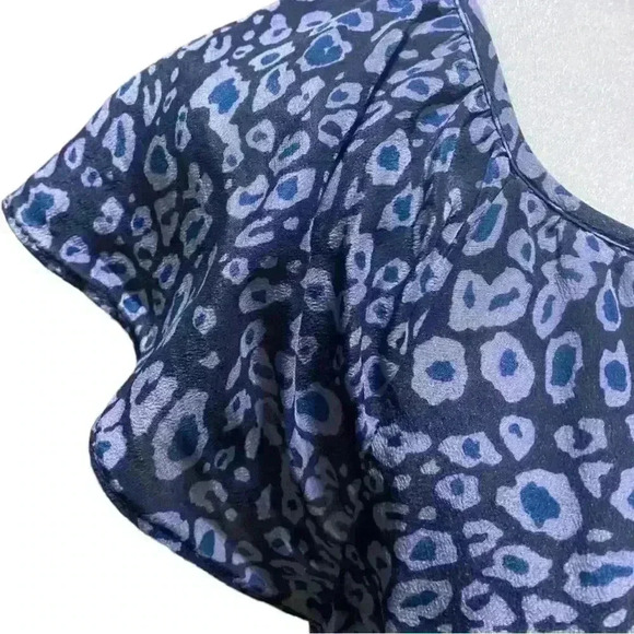 Banana Republic Women’s Silk Front Pleated and Open Back Blouse - Picture 5 of 10